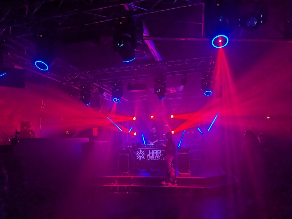 PXL_20251107_232754492